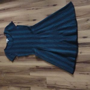 London Times knee-length skater skirt dress.  Cap sleeve. Medium.  Rayon/polyest